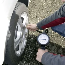 KRAFTWERK Reifenfüller Mit Analog-Manometer 11 KRAFTWERK Reifenfüller Mit Analog-Manometer -Kraftwerk Verkäufe 9991023 31003 03 720x600