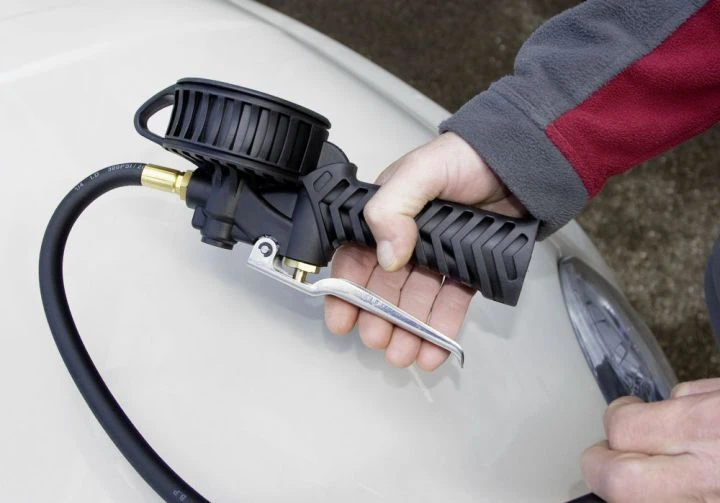 KRAFTWERK Reifenfüller Mit Digital-Anzeige 6 KRAFTWERK Reifenfüller Mit Digital-Anzeige – Bild 4